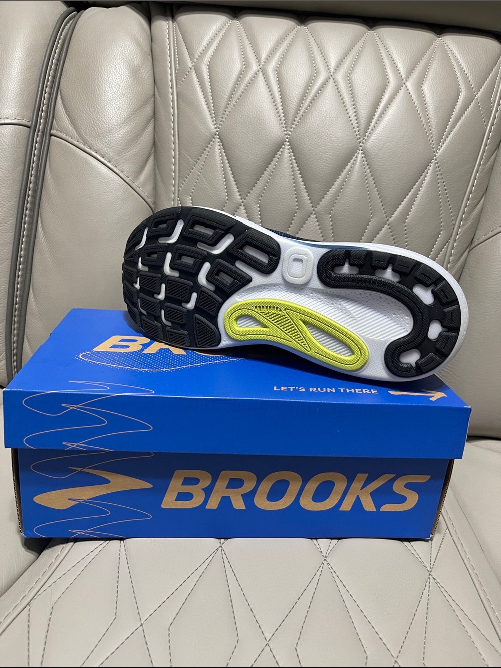 Brooks Men's Adrenaline GTS 24 Navy with Black and Lime - Picture 11 of 12